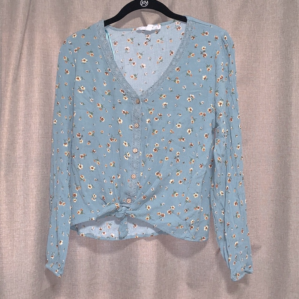 cute long sleeved top with flowers